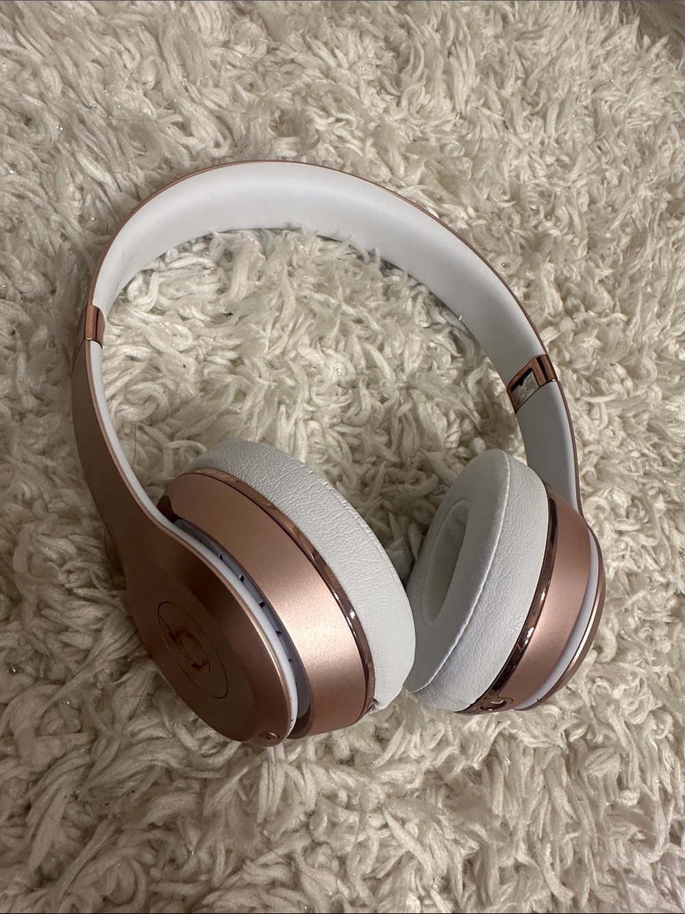 solo Over-Ear Headphones in Rose Gold and White